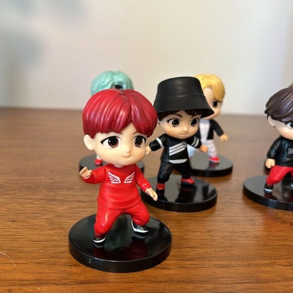 BTS Tiny Figures - Picture 2 of 5
